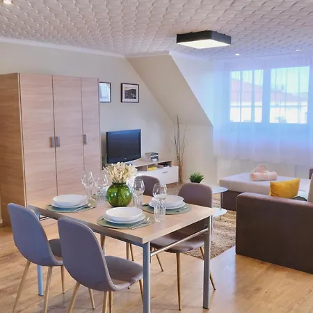 Tron Apartman Siklos Exterior photo