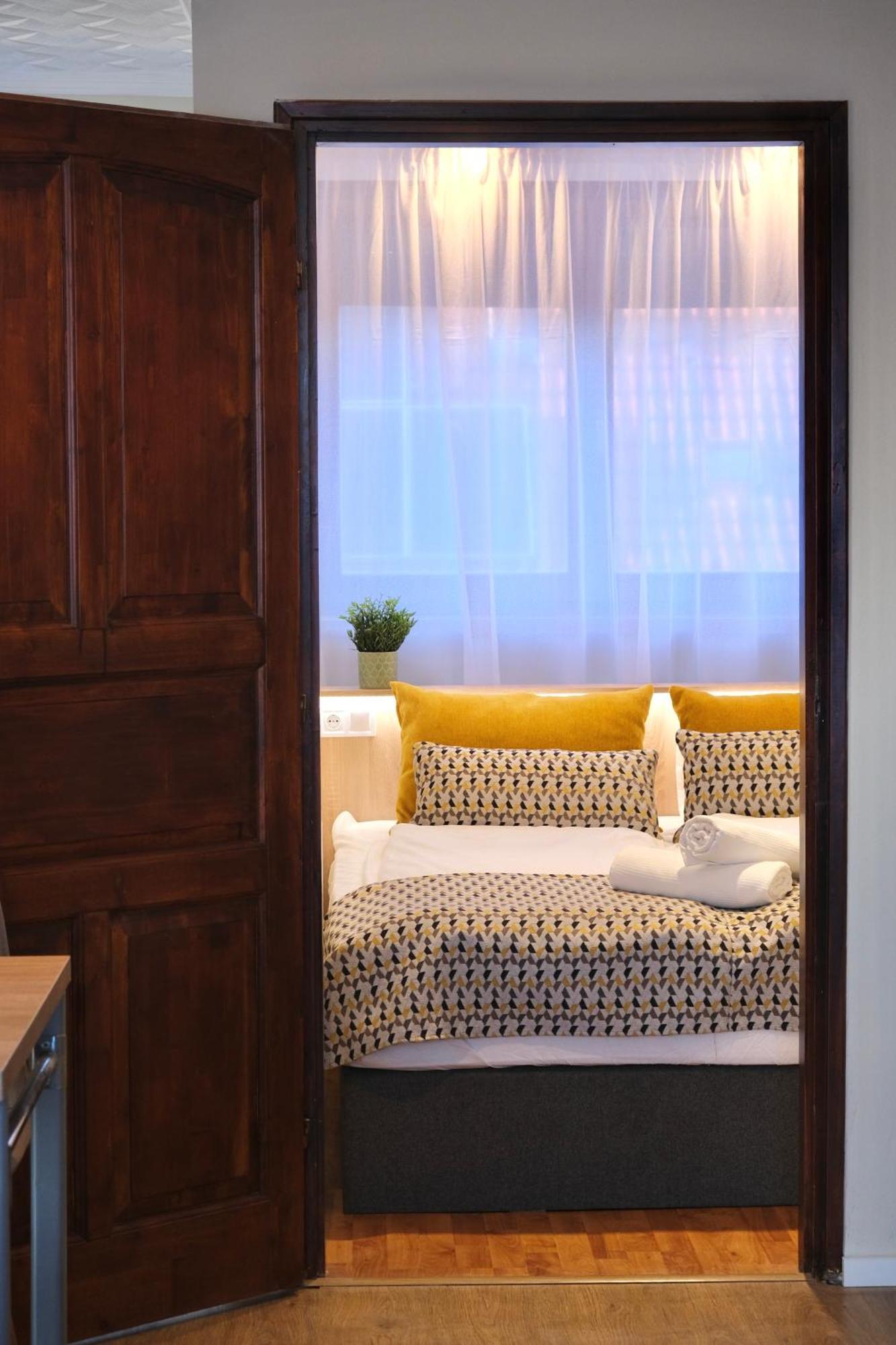 Tron Apartment Siklos